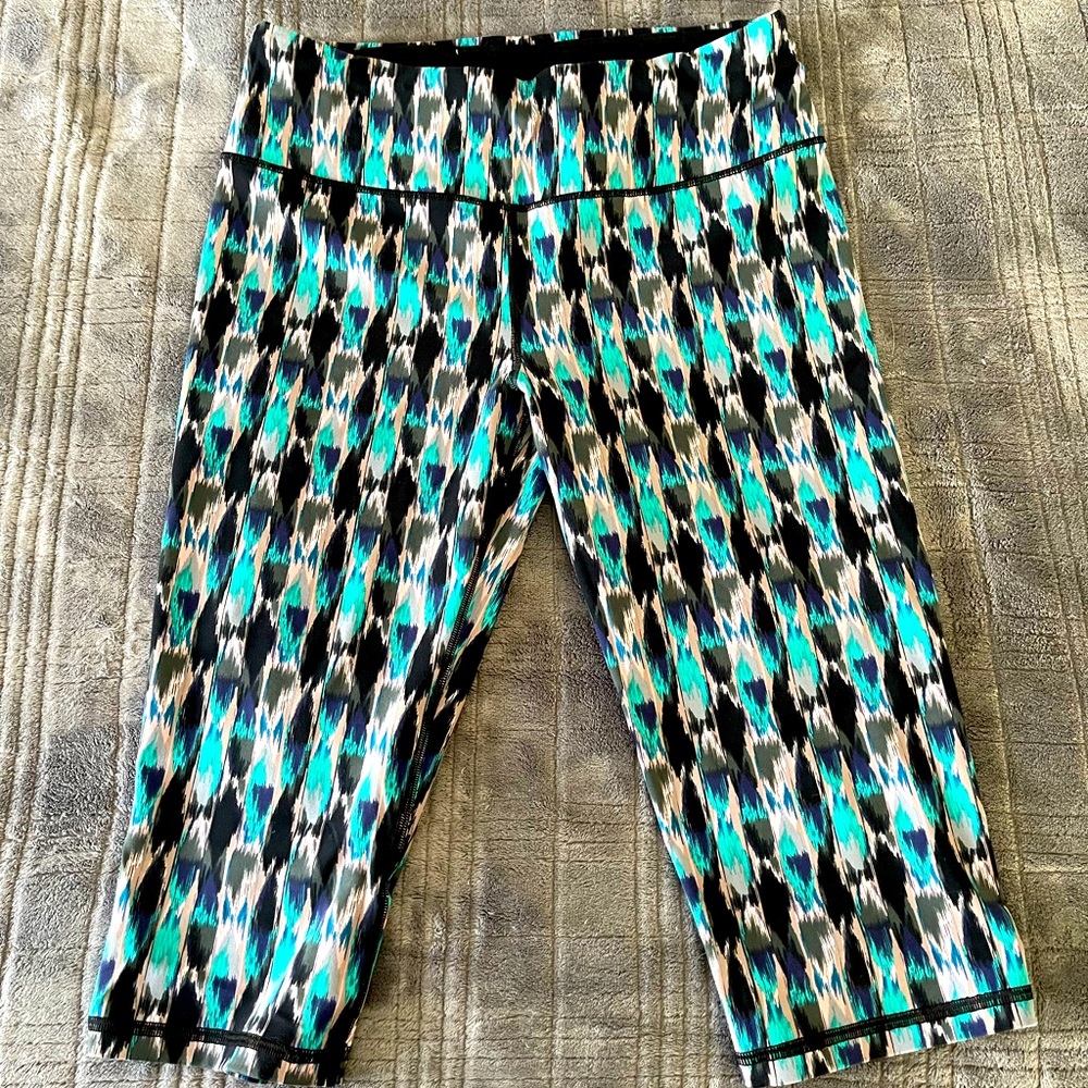 Victoria’s Secret VSX Cropped Sport Leggings